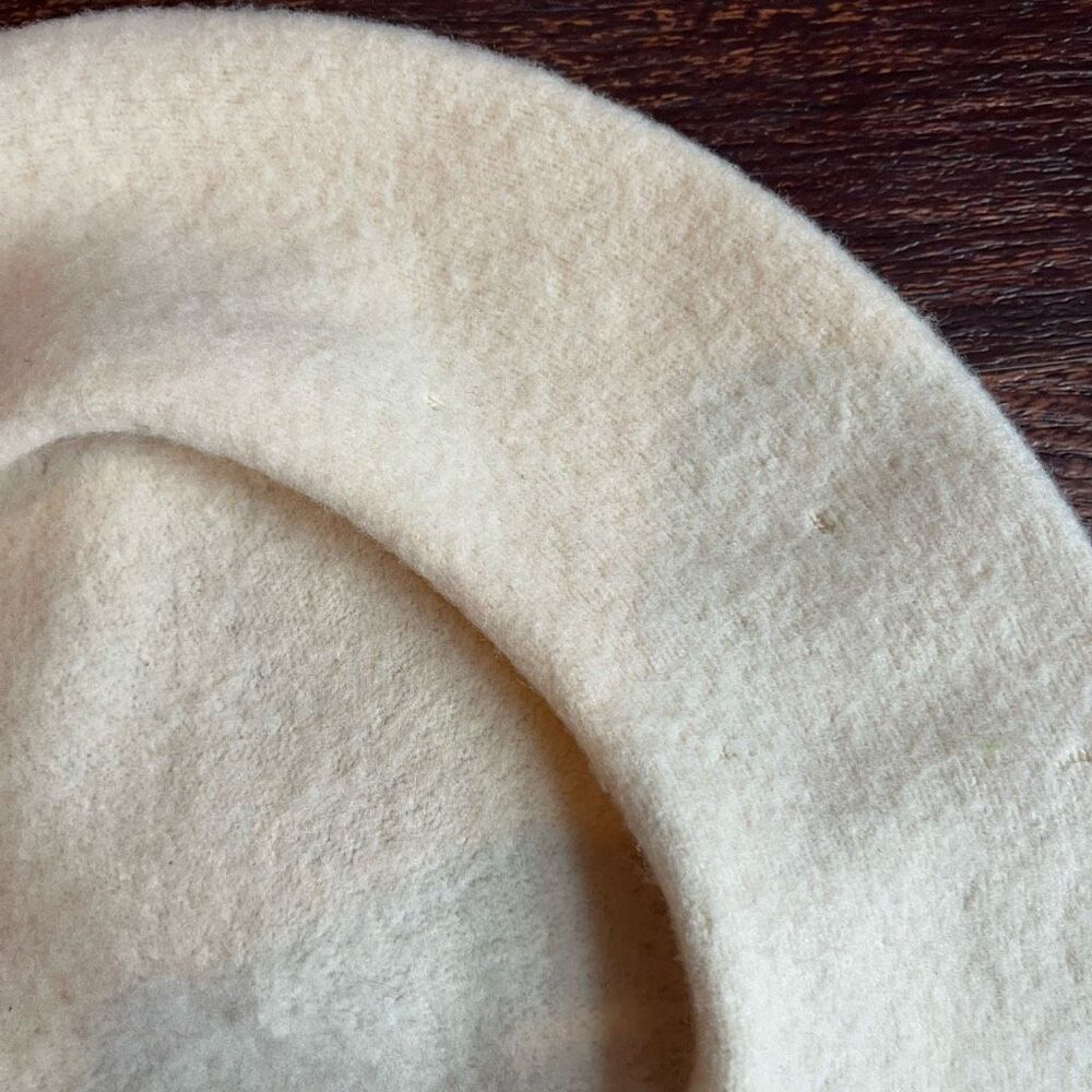 Vintage Off-White Wool Beret Hat | Classic French Style Cream Felted Winter Cap - Picture 6 of 6